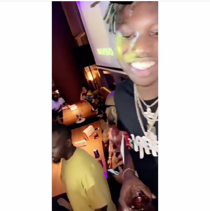 Davido Removed His $40k Diamond Neck Chain And Gifted To Zlatan At An Event