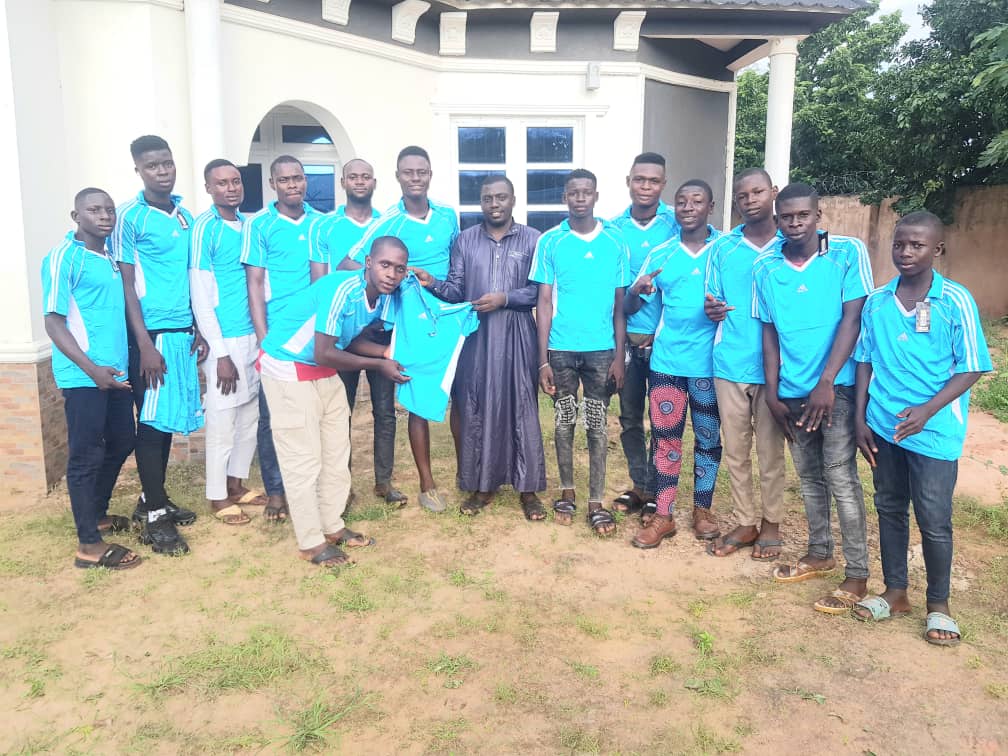 Comrade Omejeh Timothy Enejoh fulfils promise, donates Jerseys to Old Team